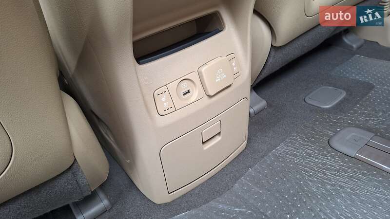 Минивэн Kia Carnival 2019 в Киеве