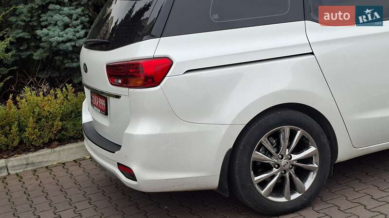 Минивэн Kia Carnival 2019 в Киеве
