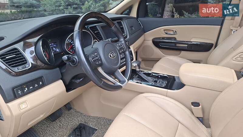 Минивэн Kia Carnival 2019 в Киеве