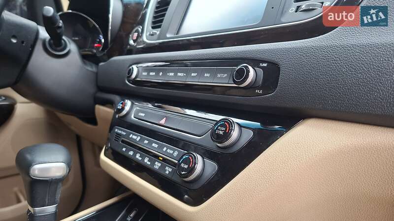 Минивэн Kia Carnival 2019 в Киеве