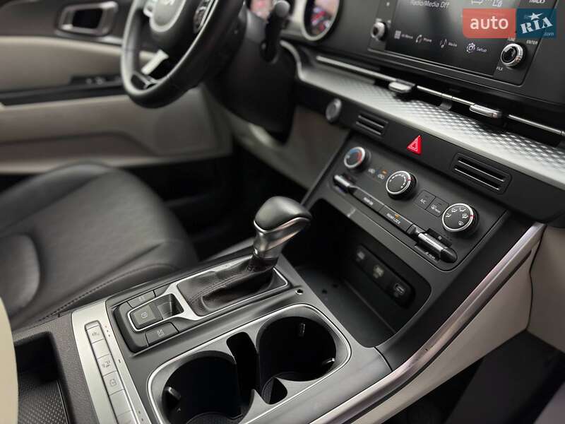 Минивэн Kia Carnival 2023 в Луцке