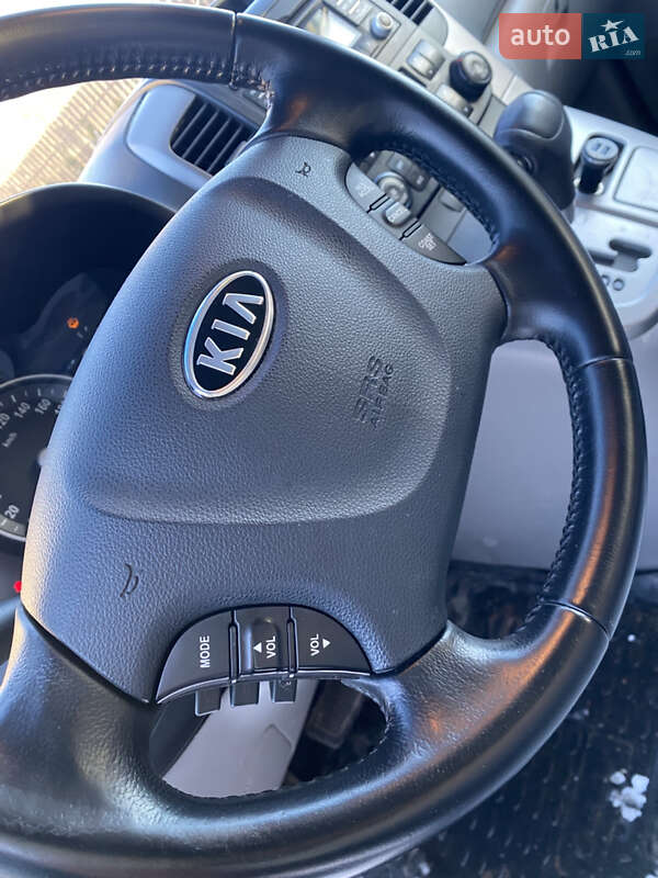 Мінівен Kia Carnival 2012 в Коростені