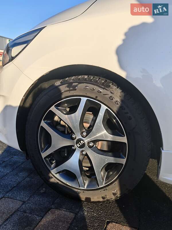 Мінівен Kia Carnival 2015 в Бородянці