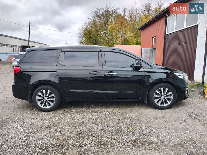 Мінівен Kia Carnival 2016 в Лубнах