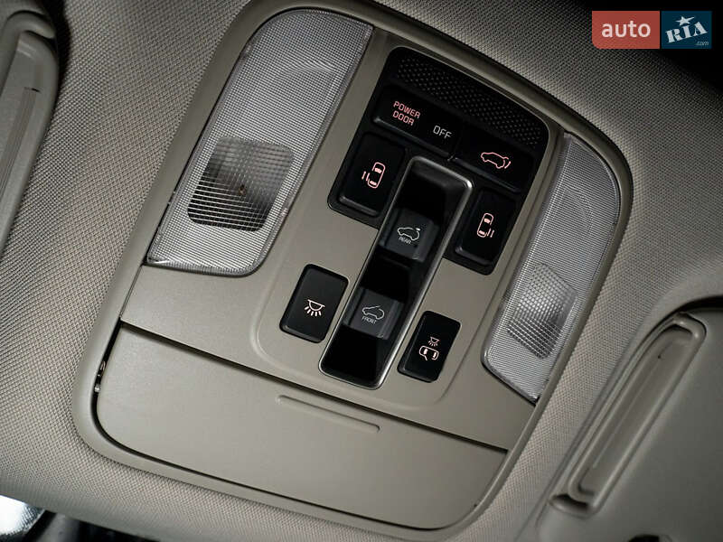 Мінівен Kia Carnival 2014 в Одесі