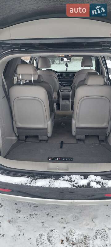 Минивэн Kia Carnival 2014 в Полтаве