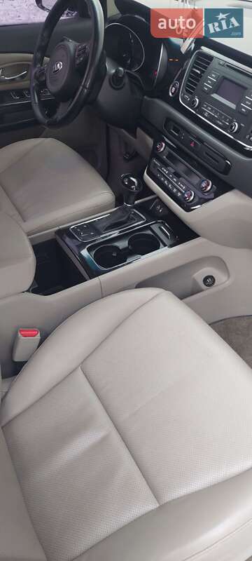 Минивэн Kia Carnival 2014 в Полтаве