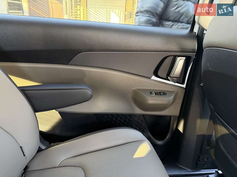 Минивэн Kia Carnival 2024 в Киеве фото 23 Минивэн Kia Carnival 2024 в Киеве