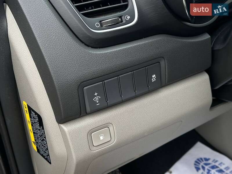 Минивэн Kia Carnival 2017 в Одессе фото 23 Минивэн Kia Carnival 2017 в Одессе