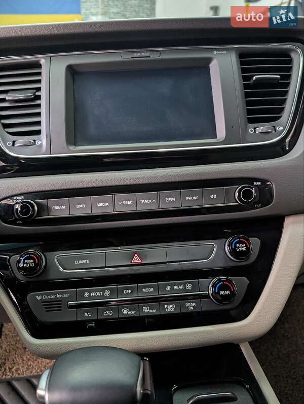 Минивэн Kia Carnival 2016 в Тернополе