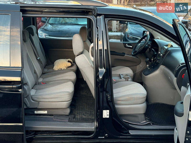Минивэн Kia Carnival 2009 в Виннице