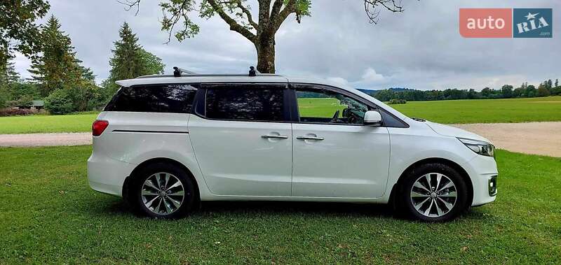 Минивэн Kia Carnival 2016 в Ивано-Франковске