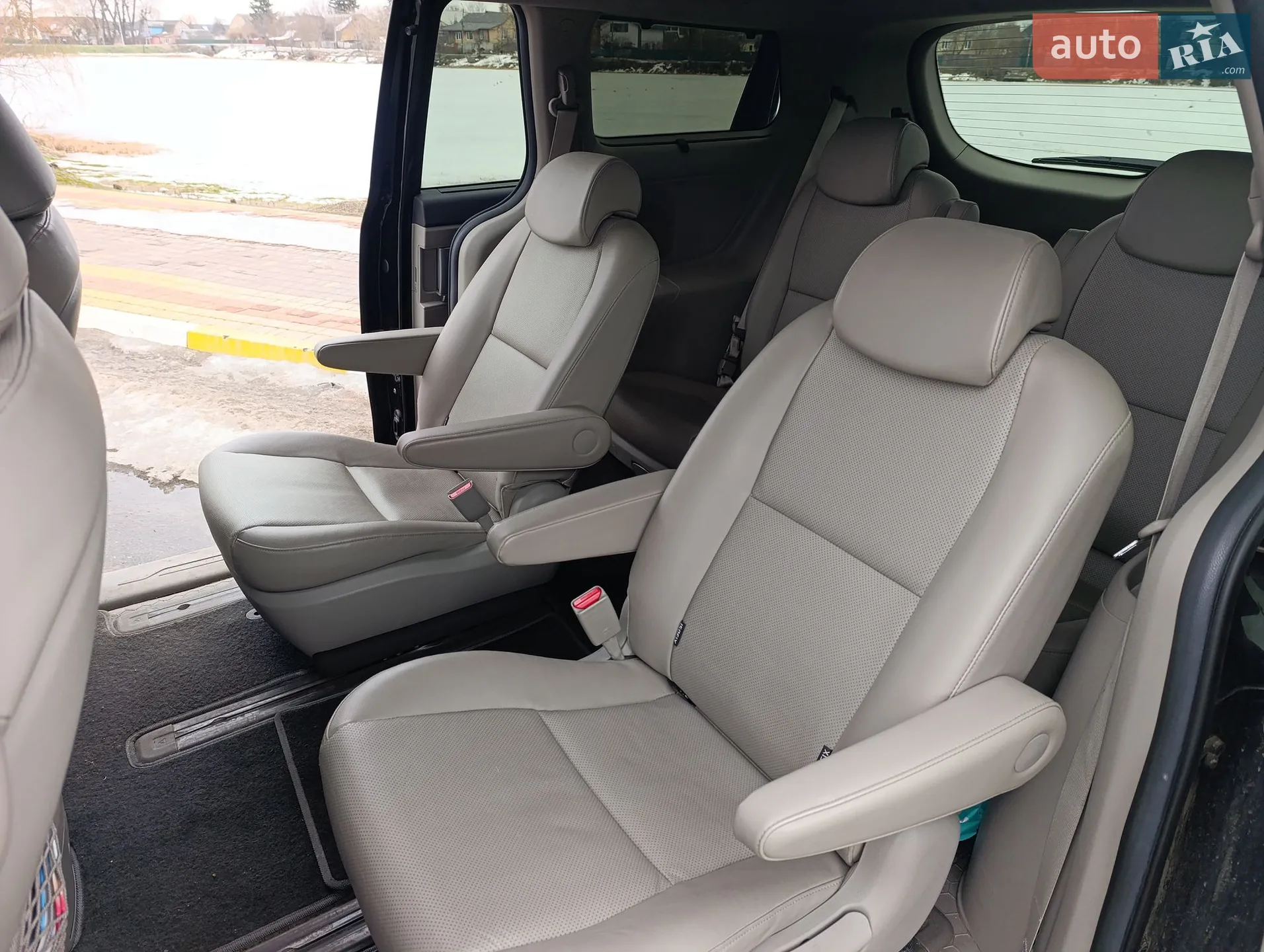 2017 Kia Carnival - мініатюра 14