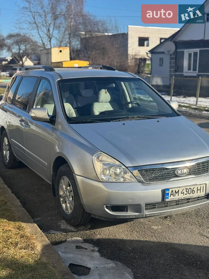 2010 Kia Carnival - мініатюра 8