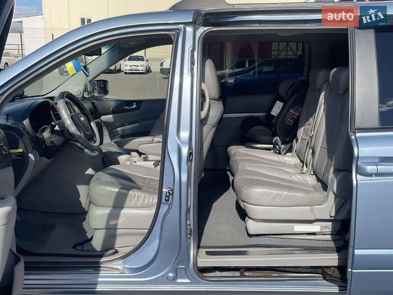 Мінівен Kia Carnival 2006 в Києві