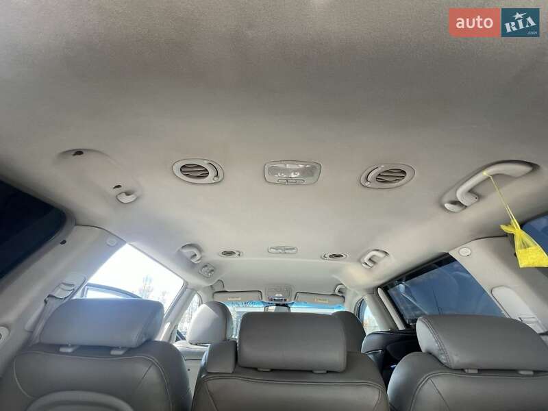 Мінівен Kia Carnival 2006 в Києві