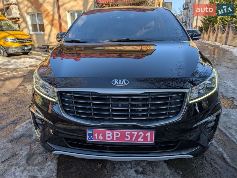 Минивэн Kia Carnival 2018 в Тернополе