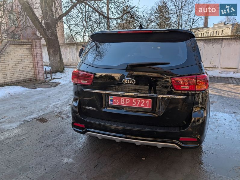 Минивэн Kia Carnival 2018 в Тернополе