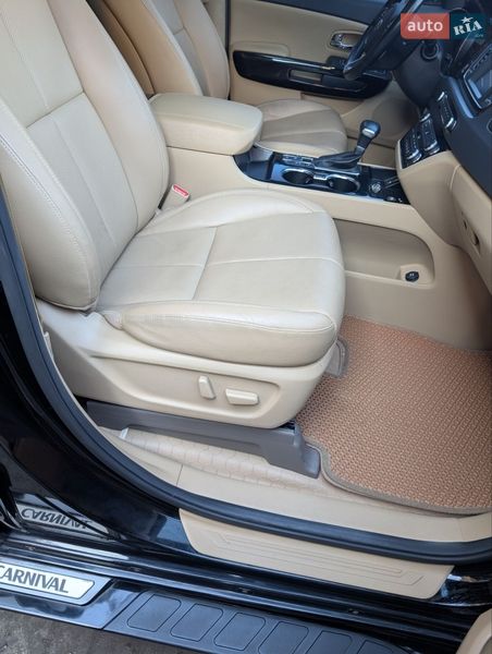 Минивэн Kia Carnival 2018 в Тернополе