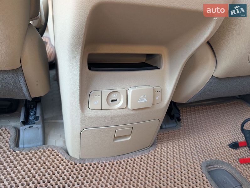 Минивэн Kia Carnival 2018 в Тернополе