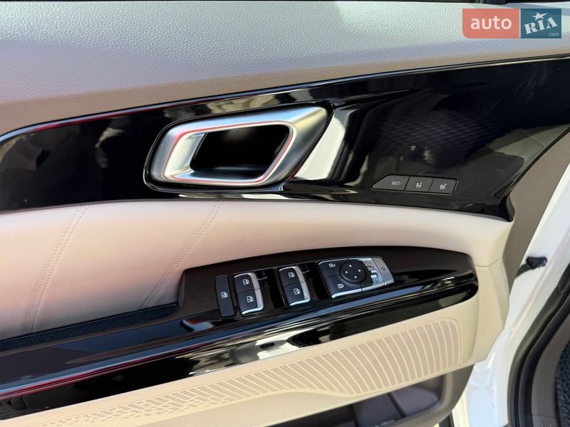 Минивэн Kia Carnival 2023 в Тернополе