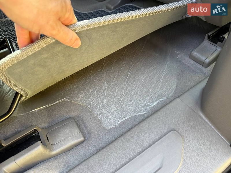 Минивэн Kia Carnival 2023 в Тернополе