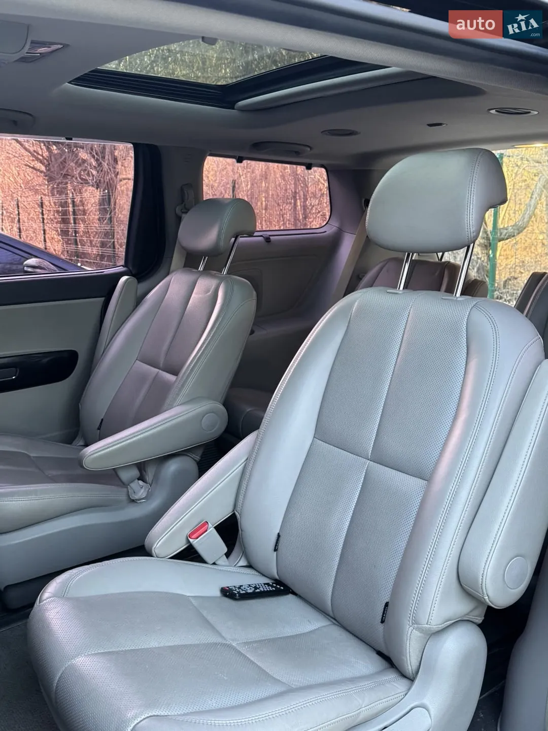2015 Kia Carnival - мініатюра 26