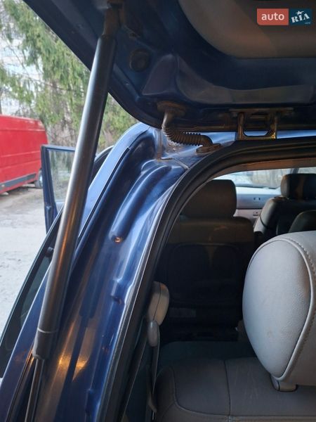 Мінівен Kia Carnival 2004 в Львові