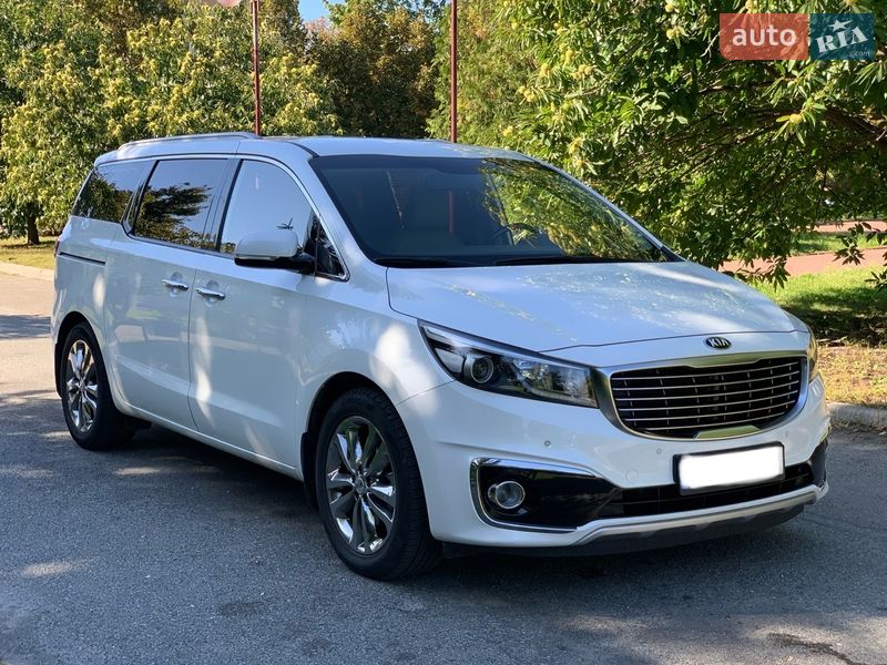 Минивэн Kia Carnival 2016 в Киеве