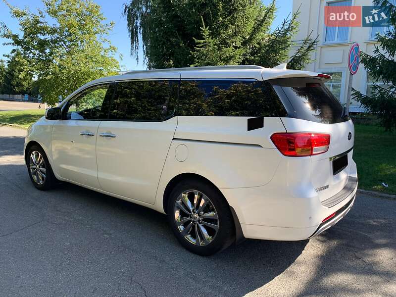 Минивэн Kia Carnival 2016 в Киеве