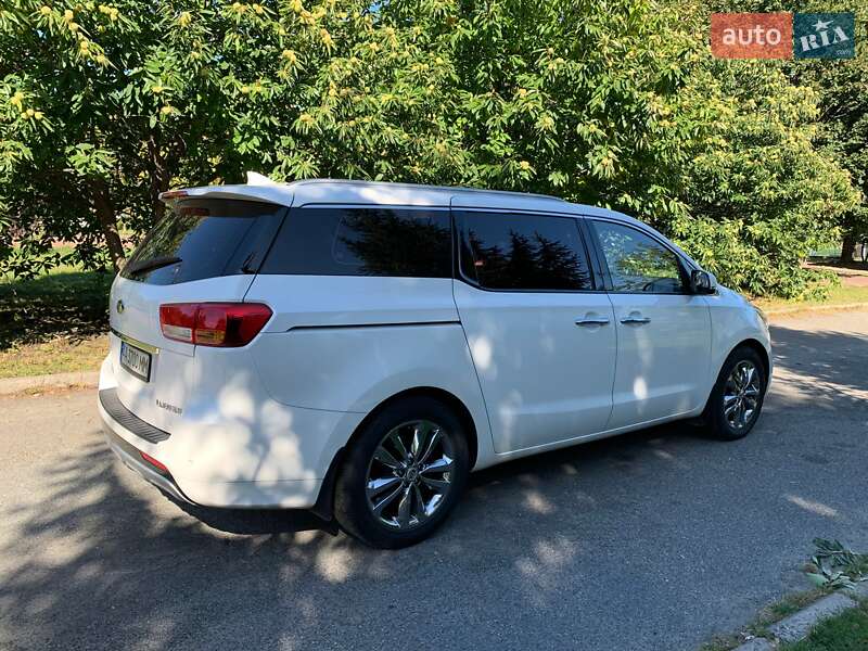 Минивэн Kia Carnival 2016 в Киеве