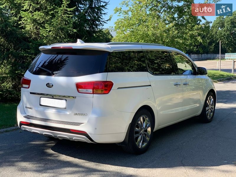Минивэн Kia Carnival 2016 в Киеве