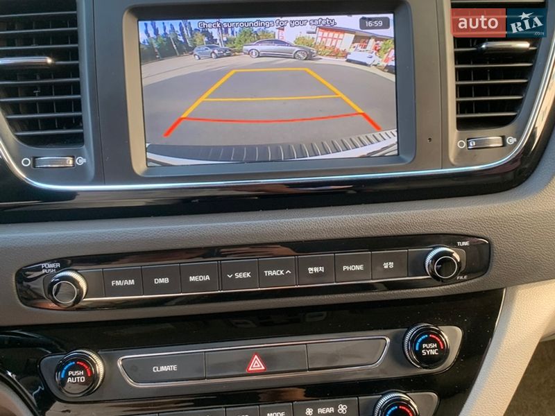 Минивэн Kia Carnival 2016 в Киеве