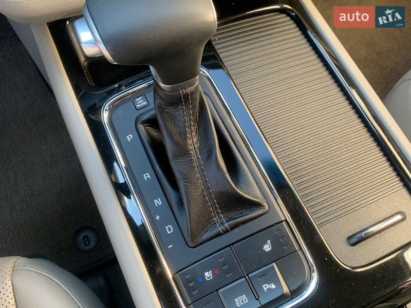 Минивэн Kia Carnival 2016 в Киеве