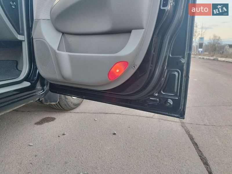 Минивэн Kia Carnival 2007 в Шостке