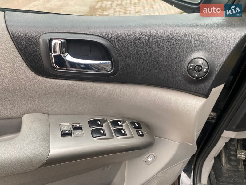 Мінівен Kia Carnival 2012 в Коростені