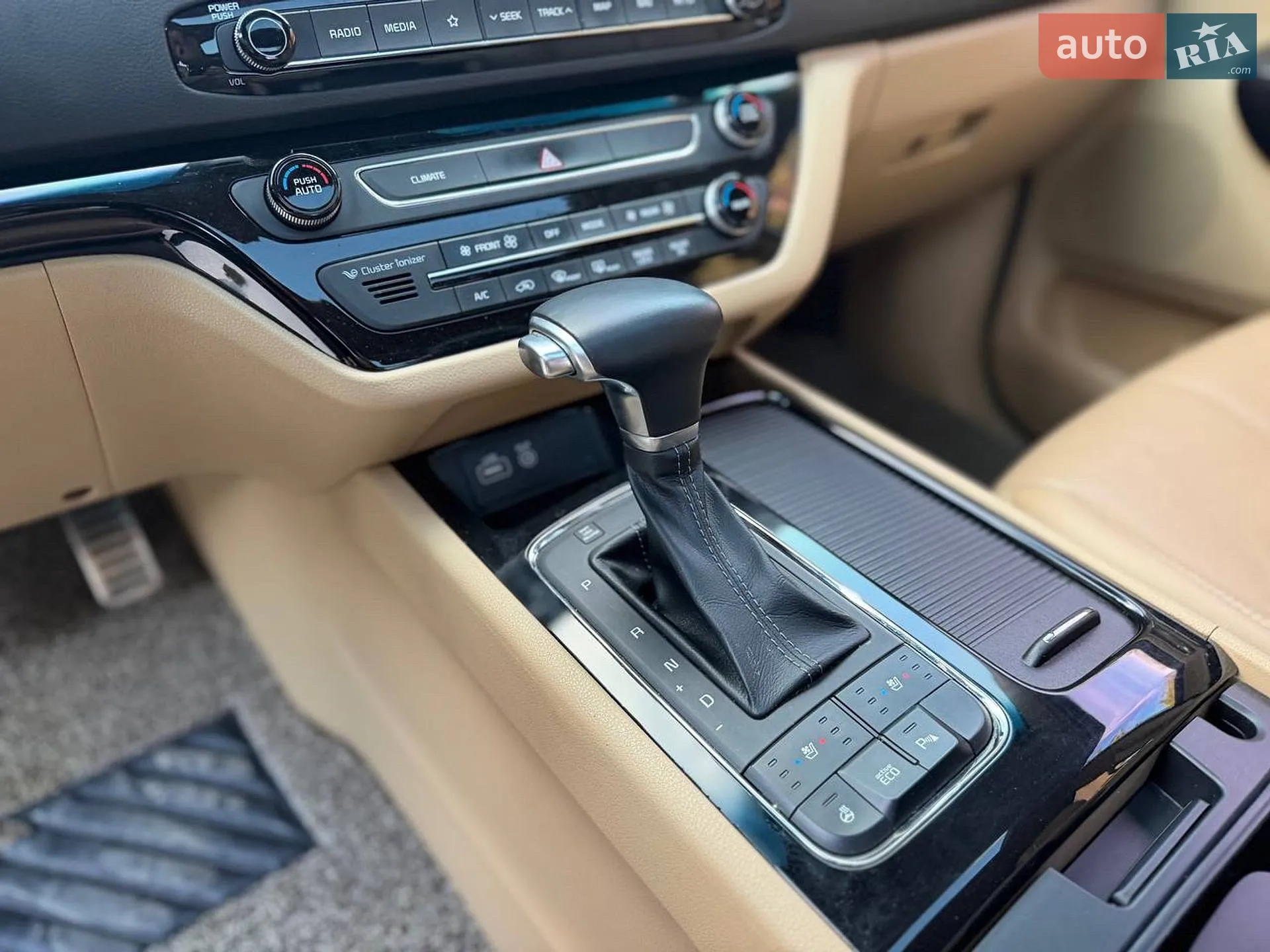 2017 Kia Carnival - мініатюра 11