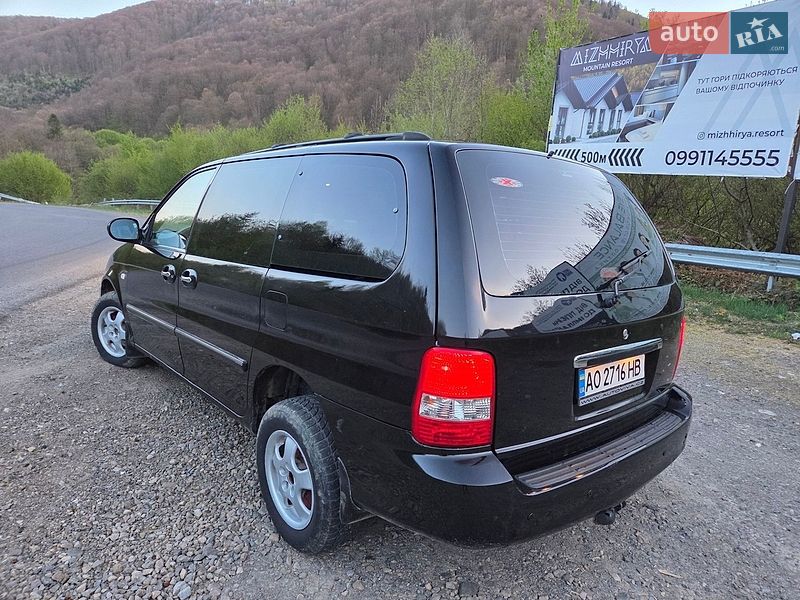 Минивэн Kia Carnival 2004 в Хусте