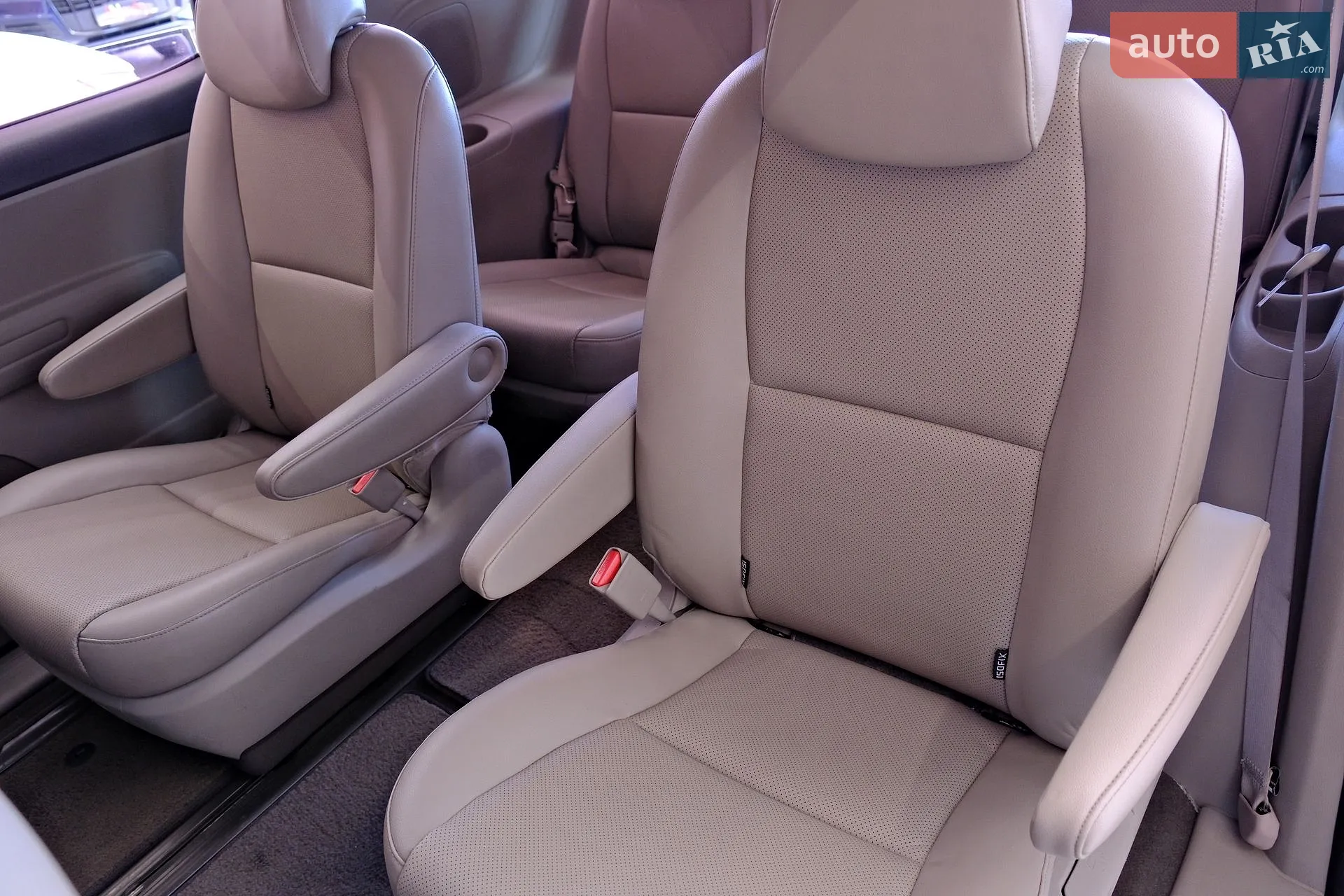 2014 Kia Carnival - мініатюра 33