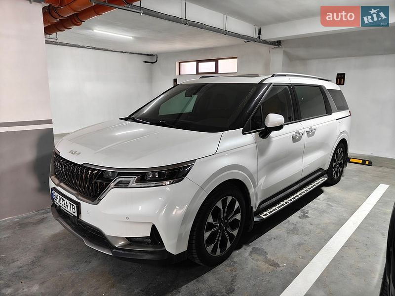 Минивэн Kia Carnival 2022 в Измаиле