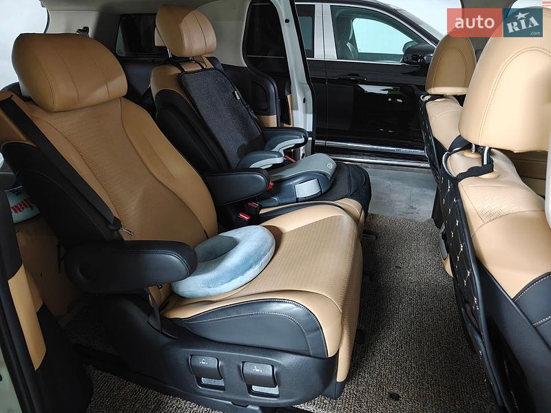 Минивэн Kia Carnival 2022 в Измаиле