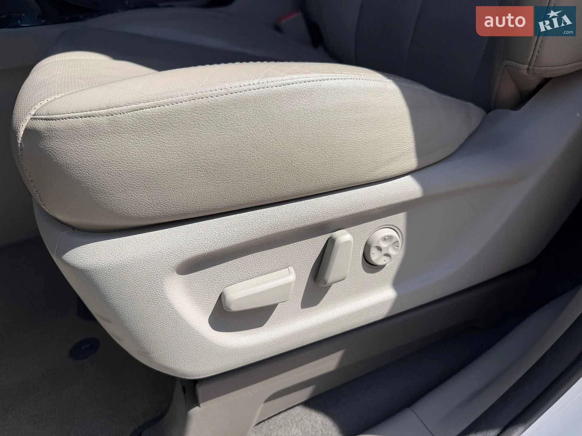 2016 Kia Carnival - мініатюра 14