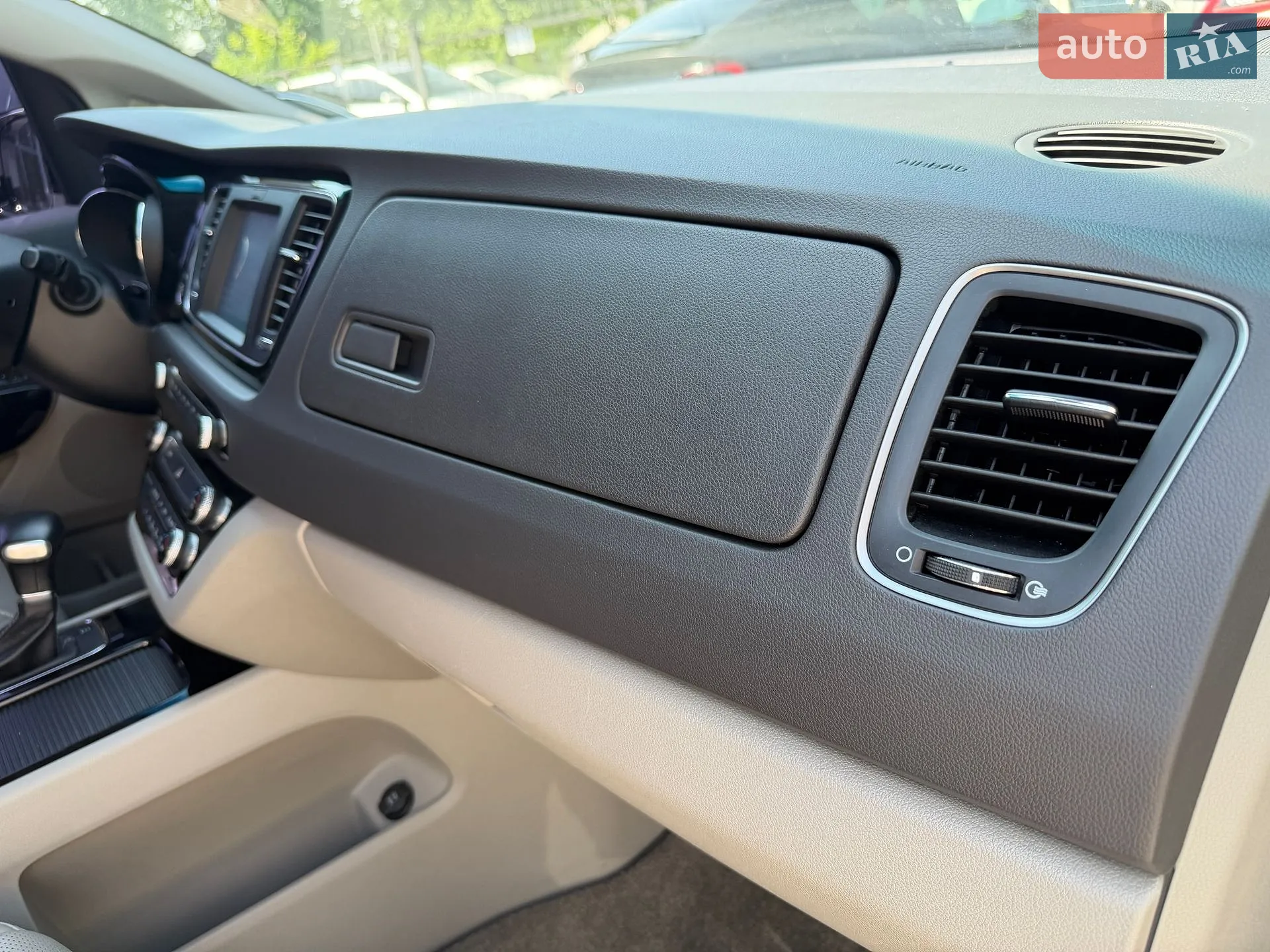 2016 Kia Carnival - мініатюра 34