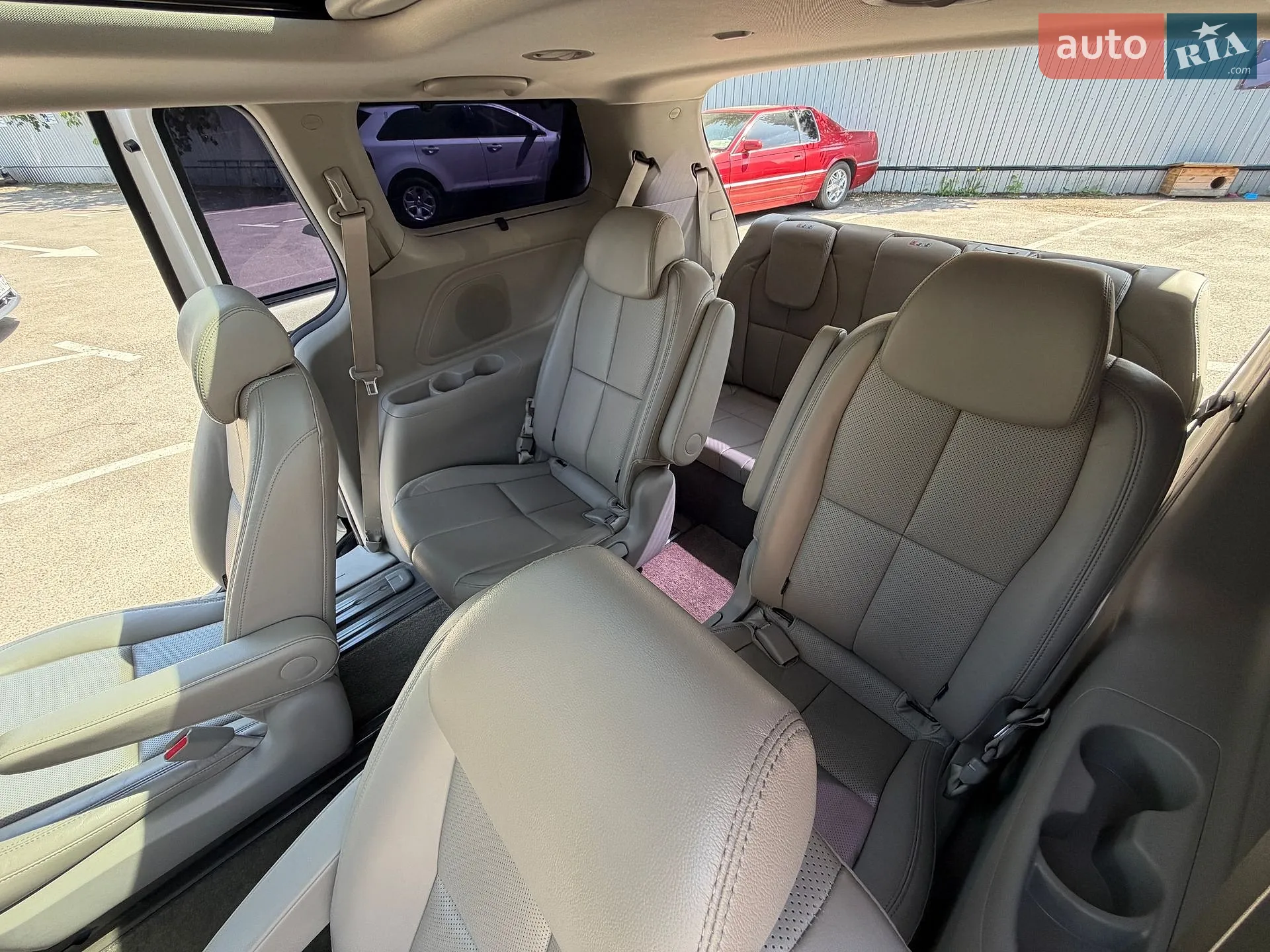 2016 Kia Carnival - мініатюра 47