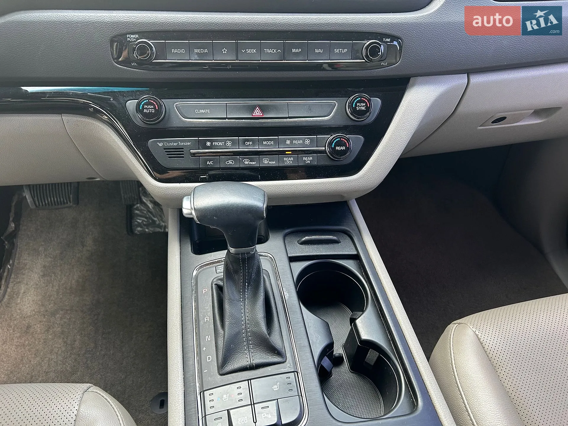 2017 Kia Carnival - мініатюра 12