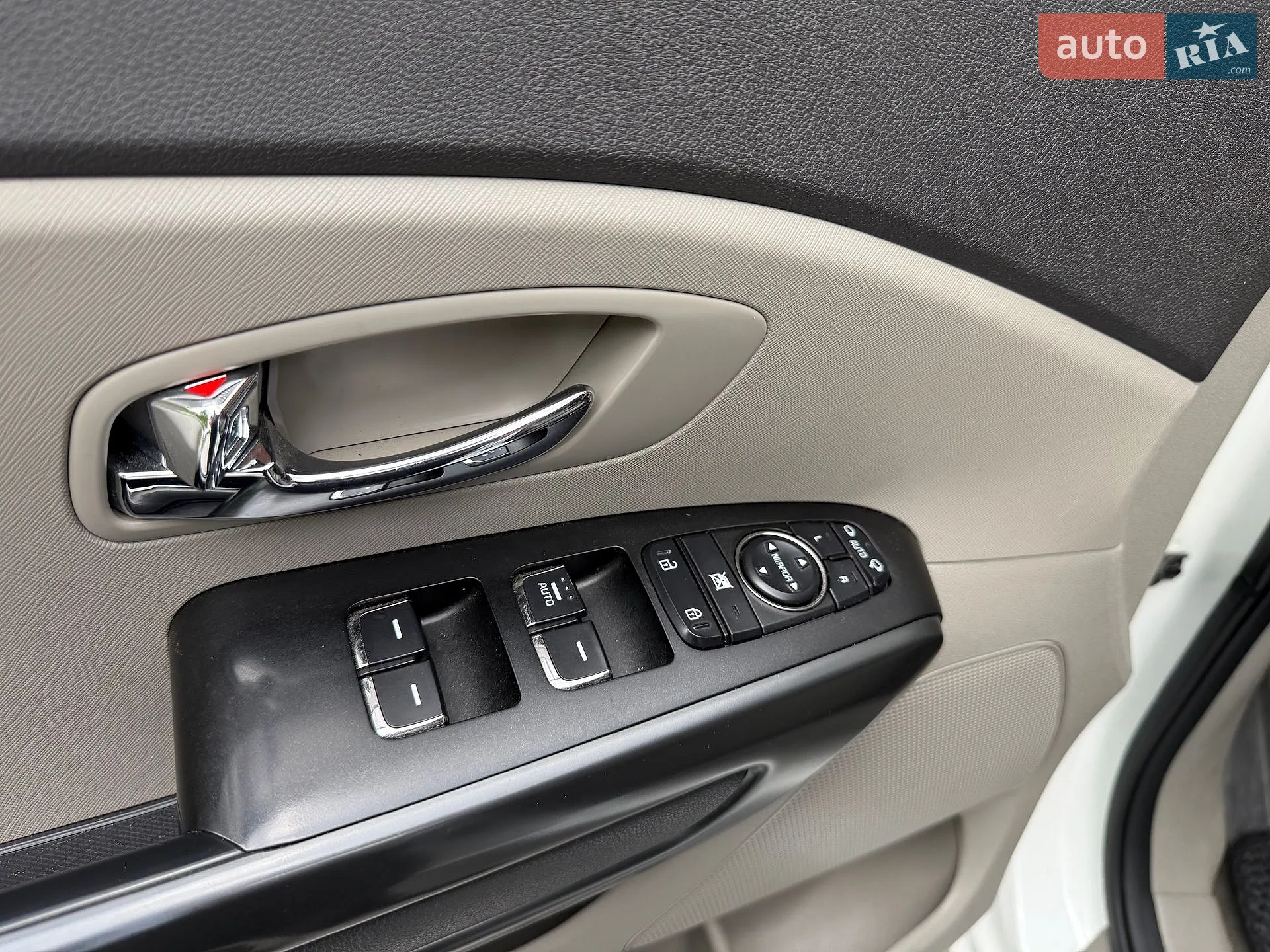 2017 Kia Carnival - мініатюра 33