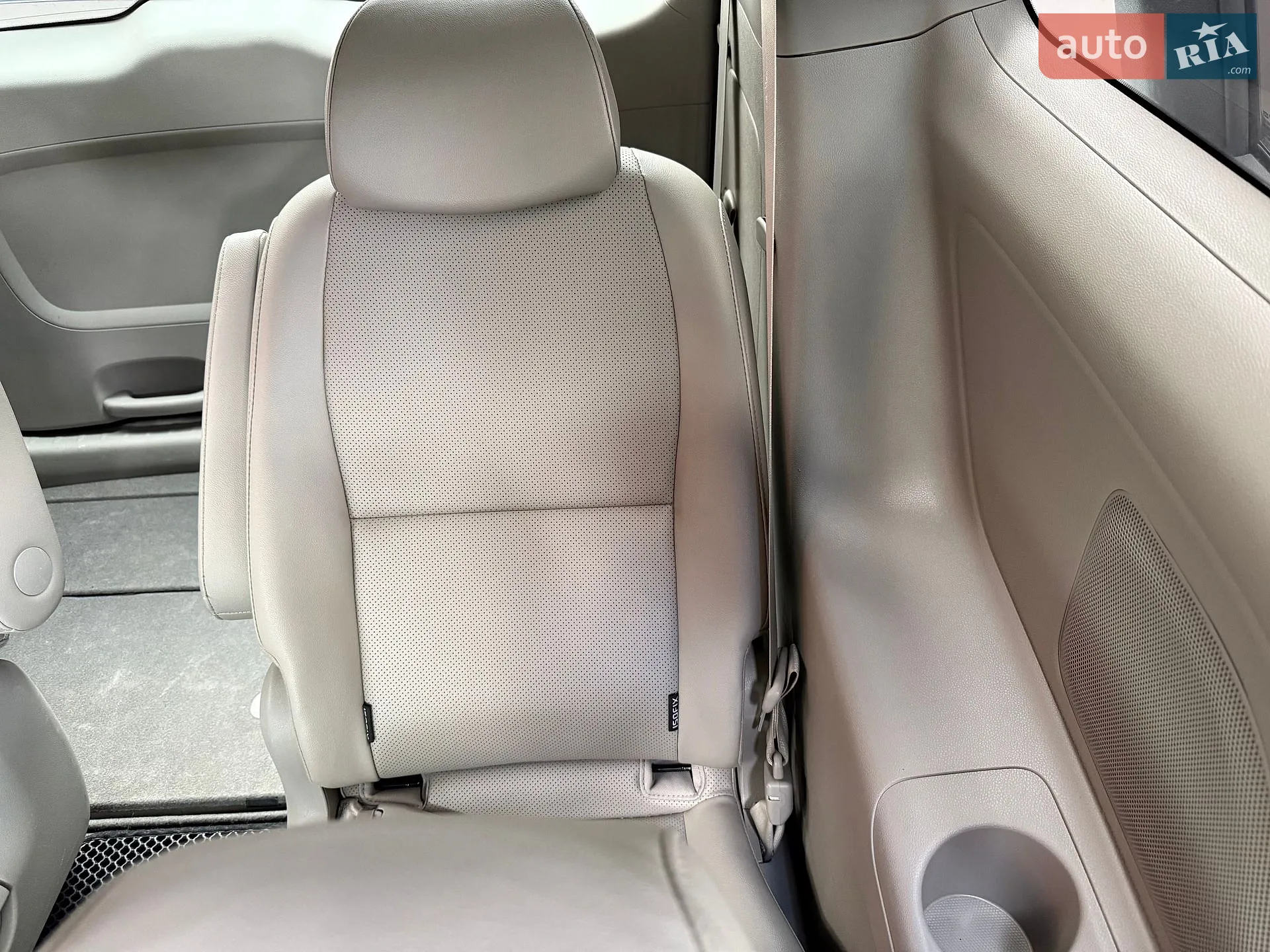 2017 Kia Carnival - мініатюра 38