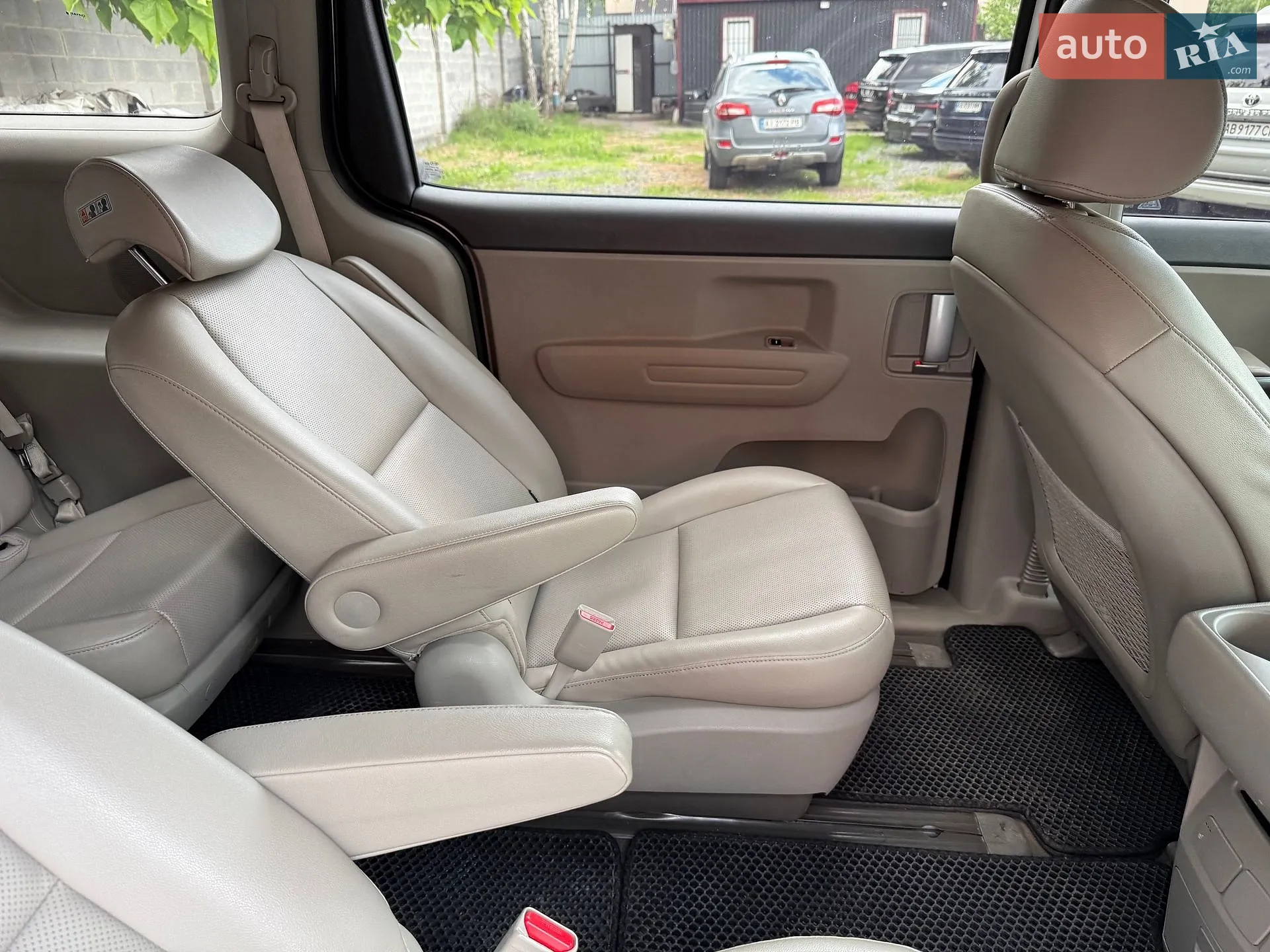 2017 Kia Carnival - мініатюра 47