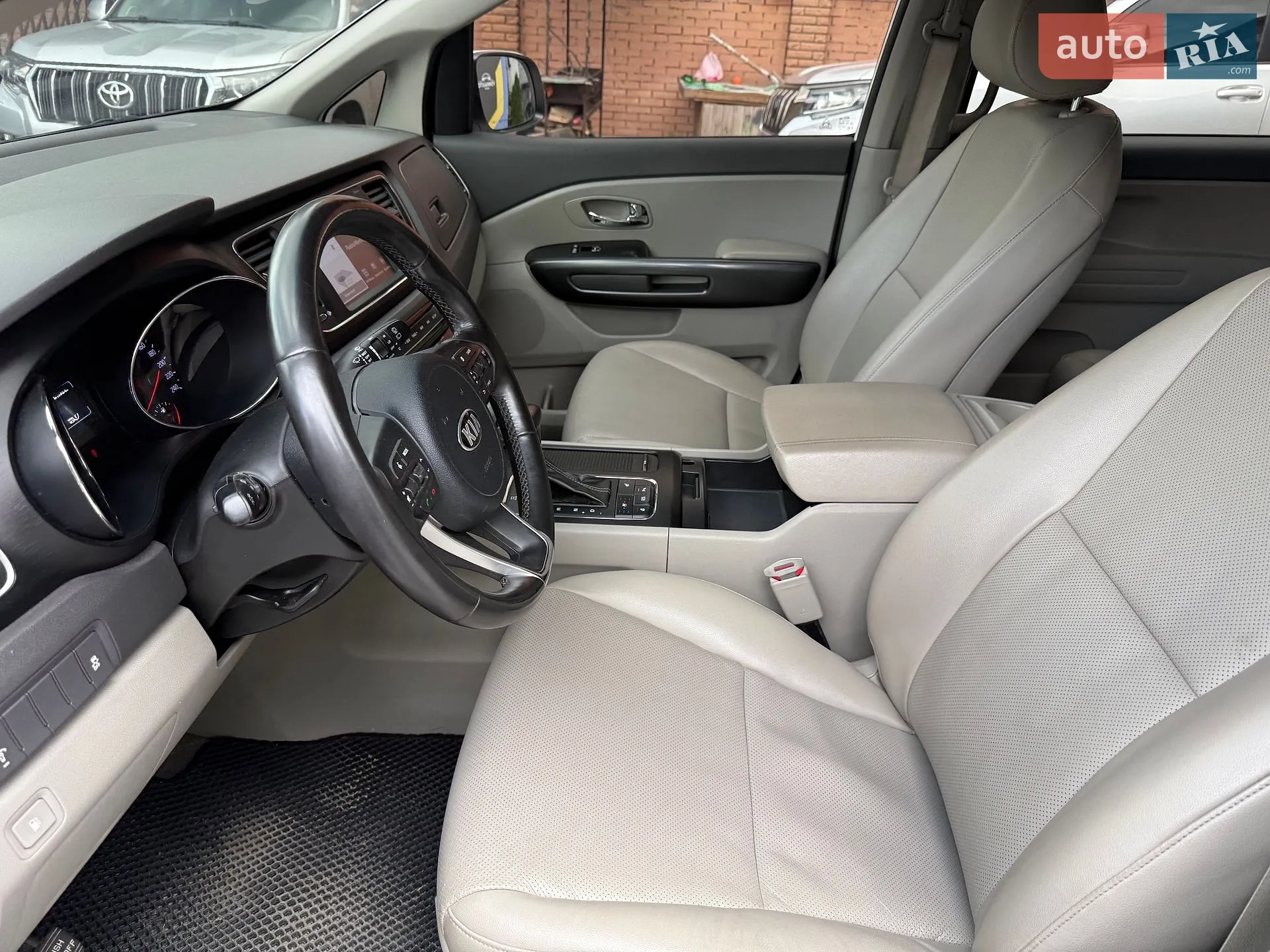 2017 Kia Carnival - мініатюра 61