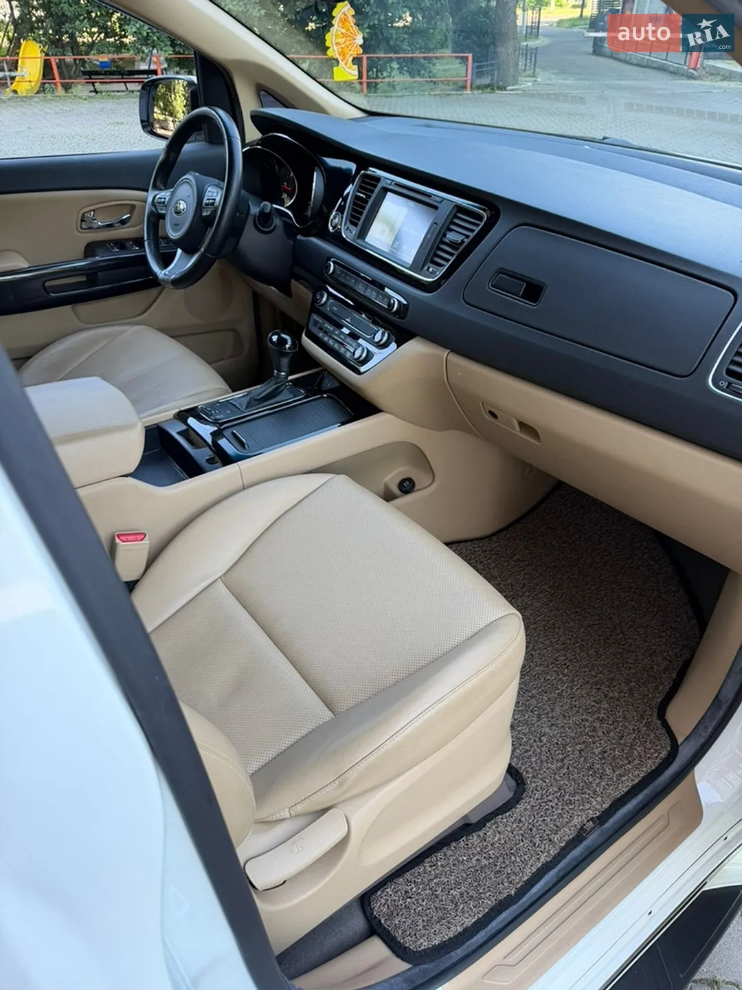 2015 Kia Carnival - мініатюра 10